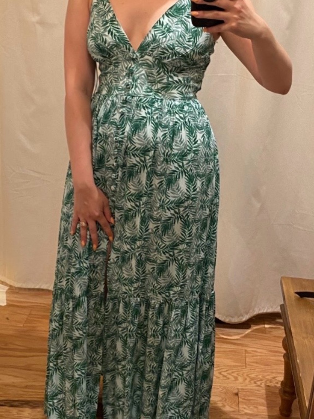 Francesca's Collections Green Leaf-Print V-Neck Maxi Dress